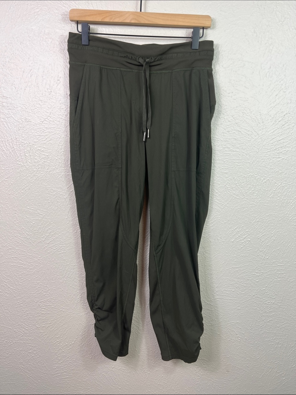 Lululemon Dance Studio Mid Rise Army Green Casual Crop Athleisure Pants 6